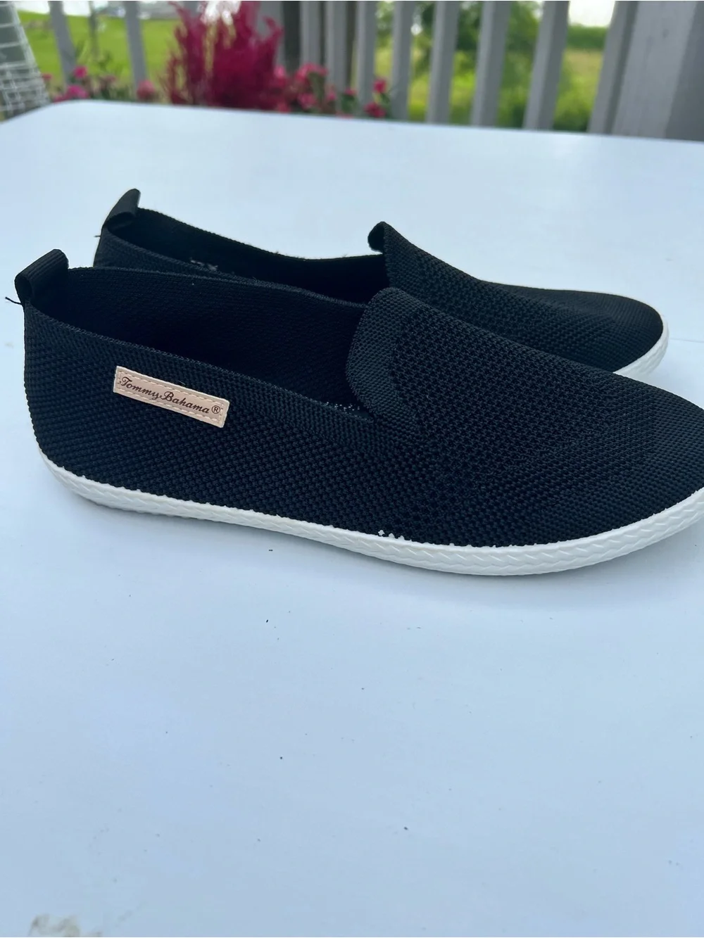 Tommy Bahama Black Slip-On Knit Flats with White Sole Women’s 9